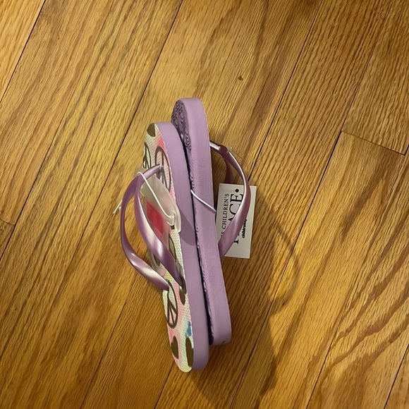 The Children Place peace sign flip flops, size 10/11, color purple - Picture 13 of 15